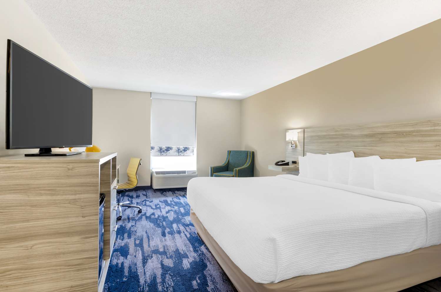 Suite, King Bed, Sofa