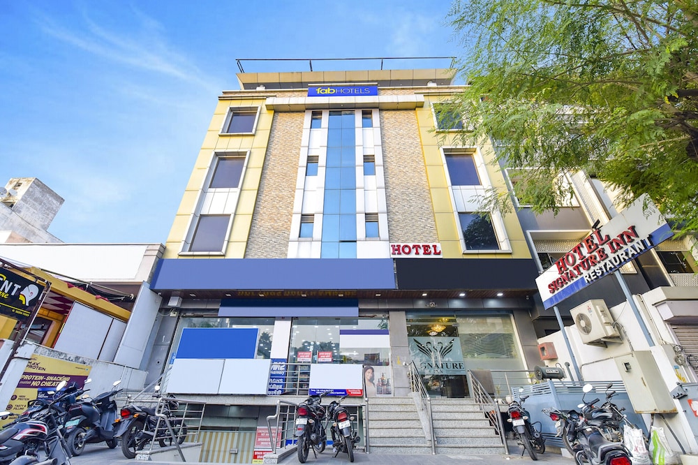 Fabhotel Signature Inn 2/50