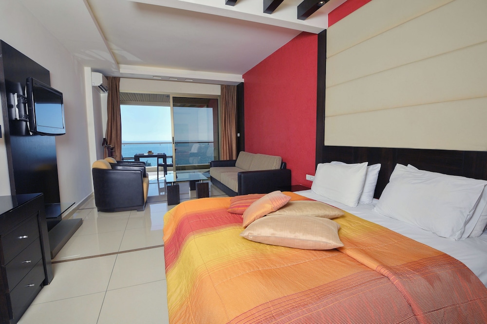 Junior Suite, King Bed, Sea View, Executive Level