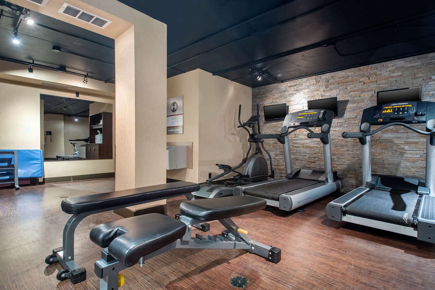 Clarion Hotel & Suites Brandon 17/35