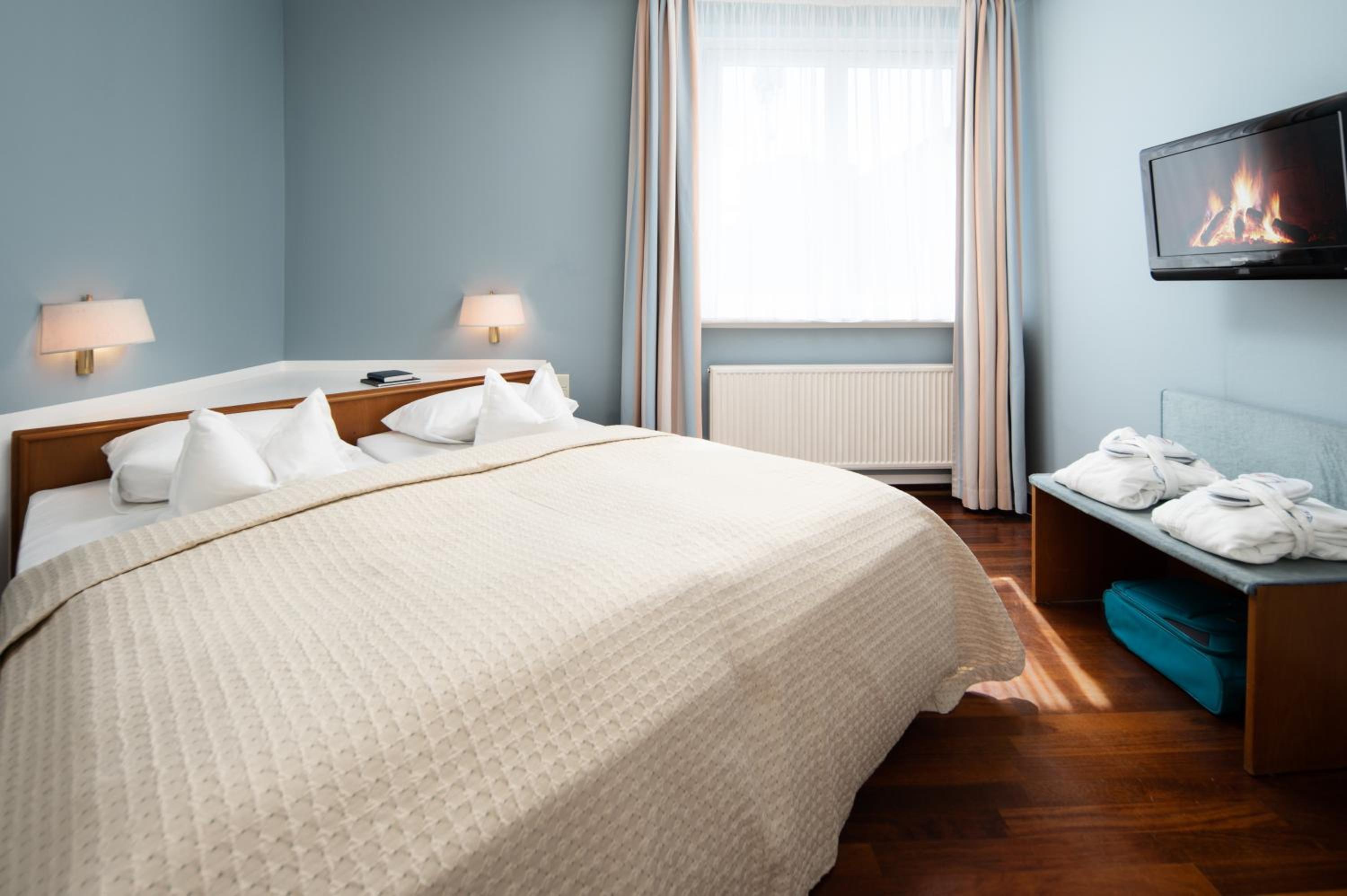 Penthouse Suite, Queen Bed, Sofa, Balcony