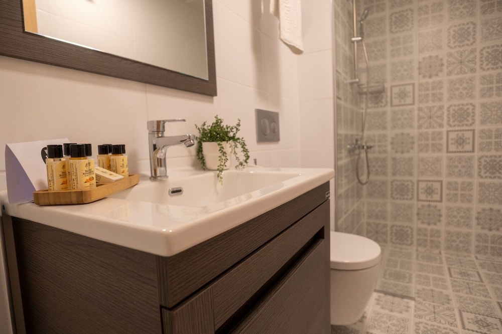 Urla 1867 Hotel 48/50
