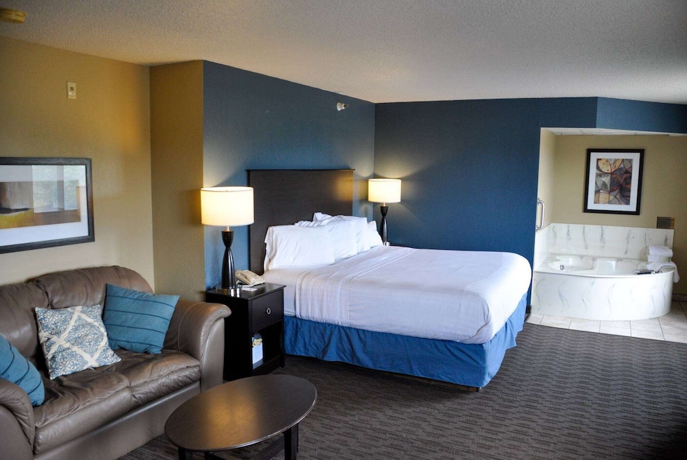 AmericInn by Wyndham Clear Lake 12/52