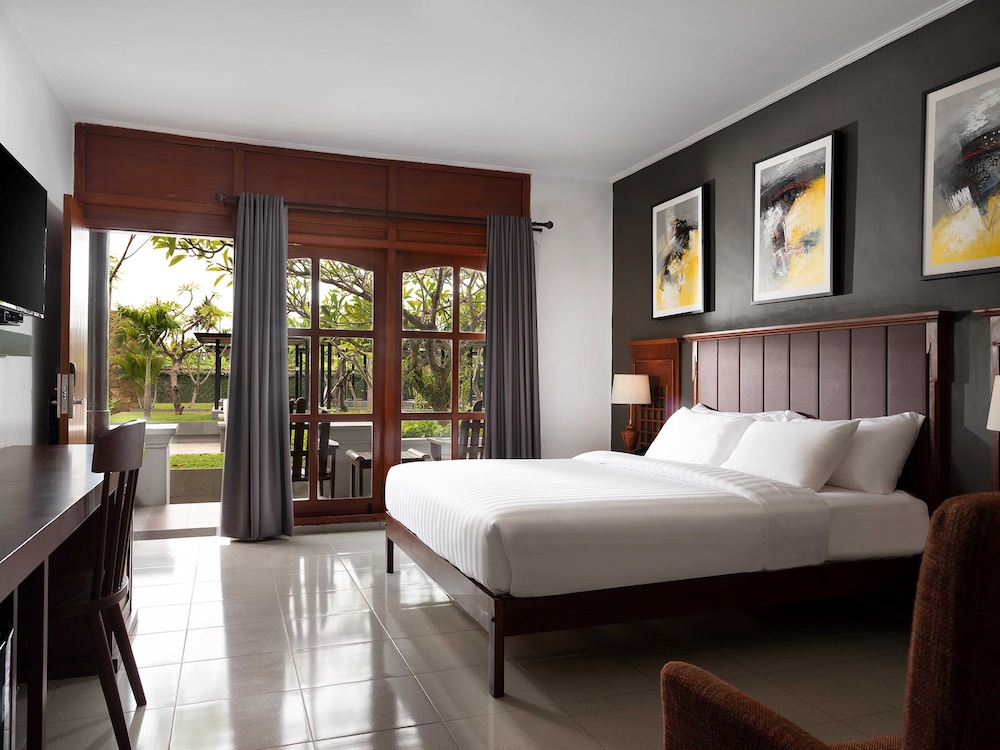 SUPERIOR, DELUXE, DOUBLE BED