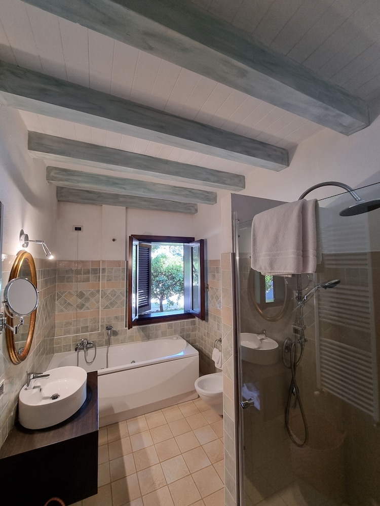 IS BENAS COUNTRY LODGE 26/63