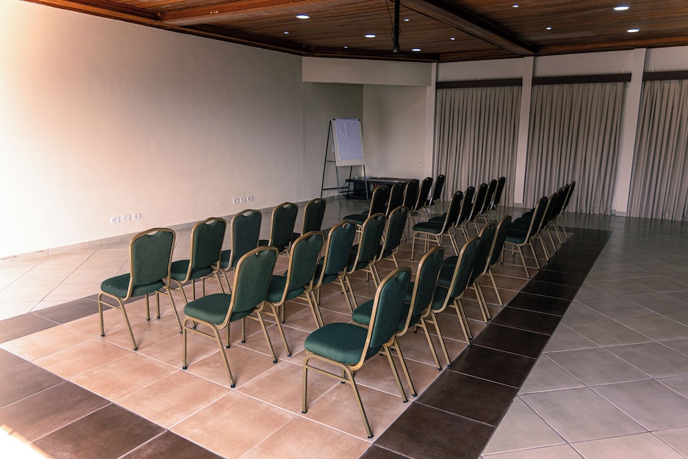 Guararema Parque Hotel 55/68