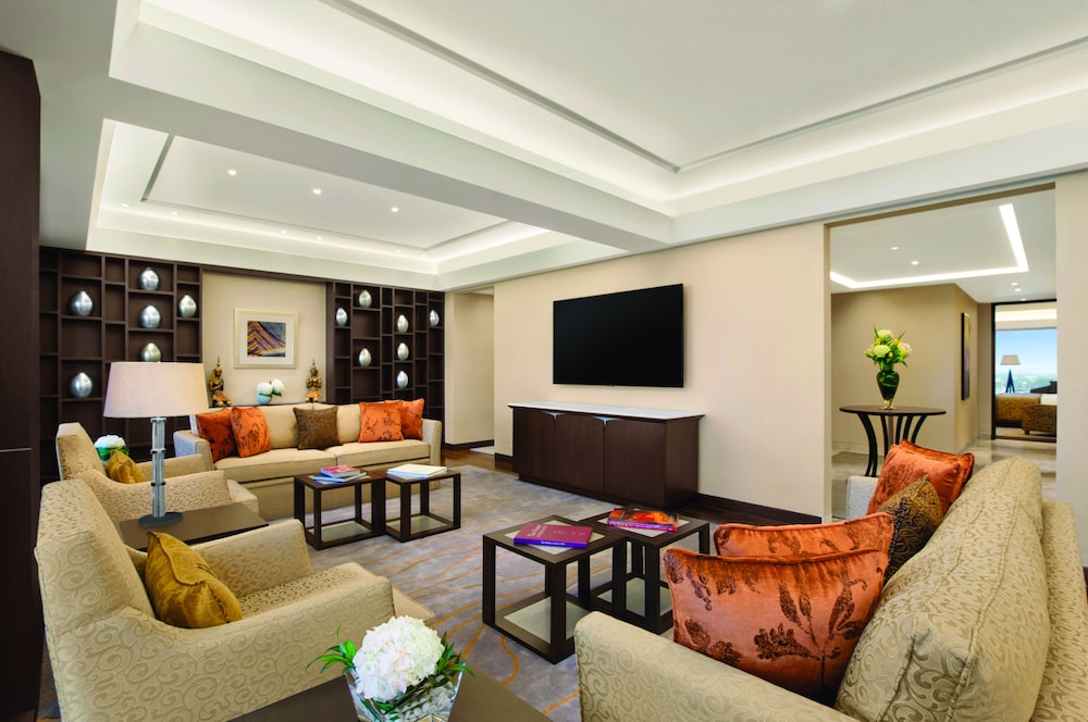 The Leela Ambience Convention Hotel Delhi 35/63