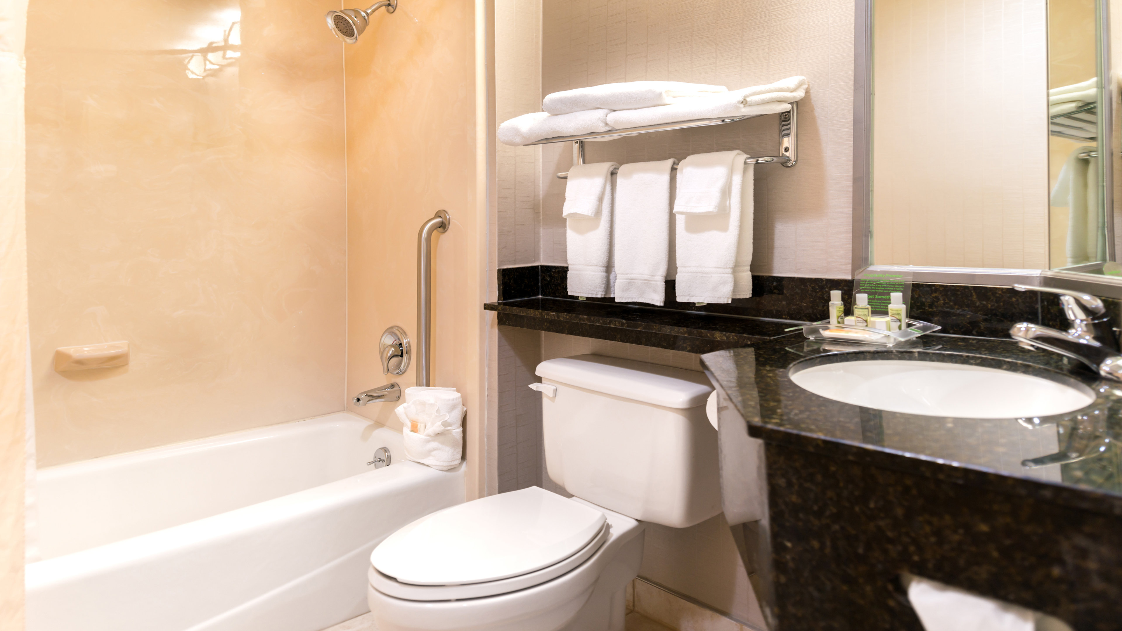 جناح تنفيذي بسرير كينج، Holiday Inn Hotel Suites Warren 2/3