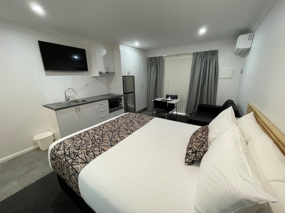 Studio, Queen Bed, Kitchenette