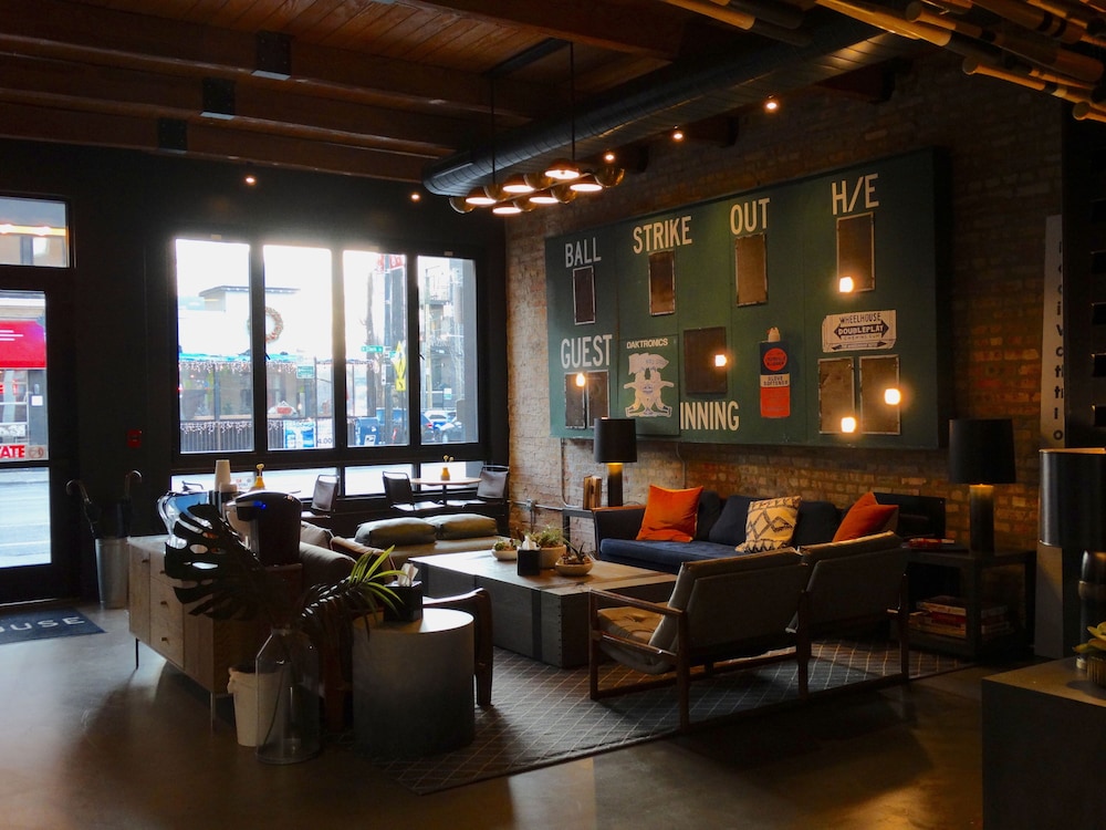The Chicago Hotel Collection - Wrigleyville 32/44