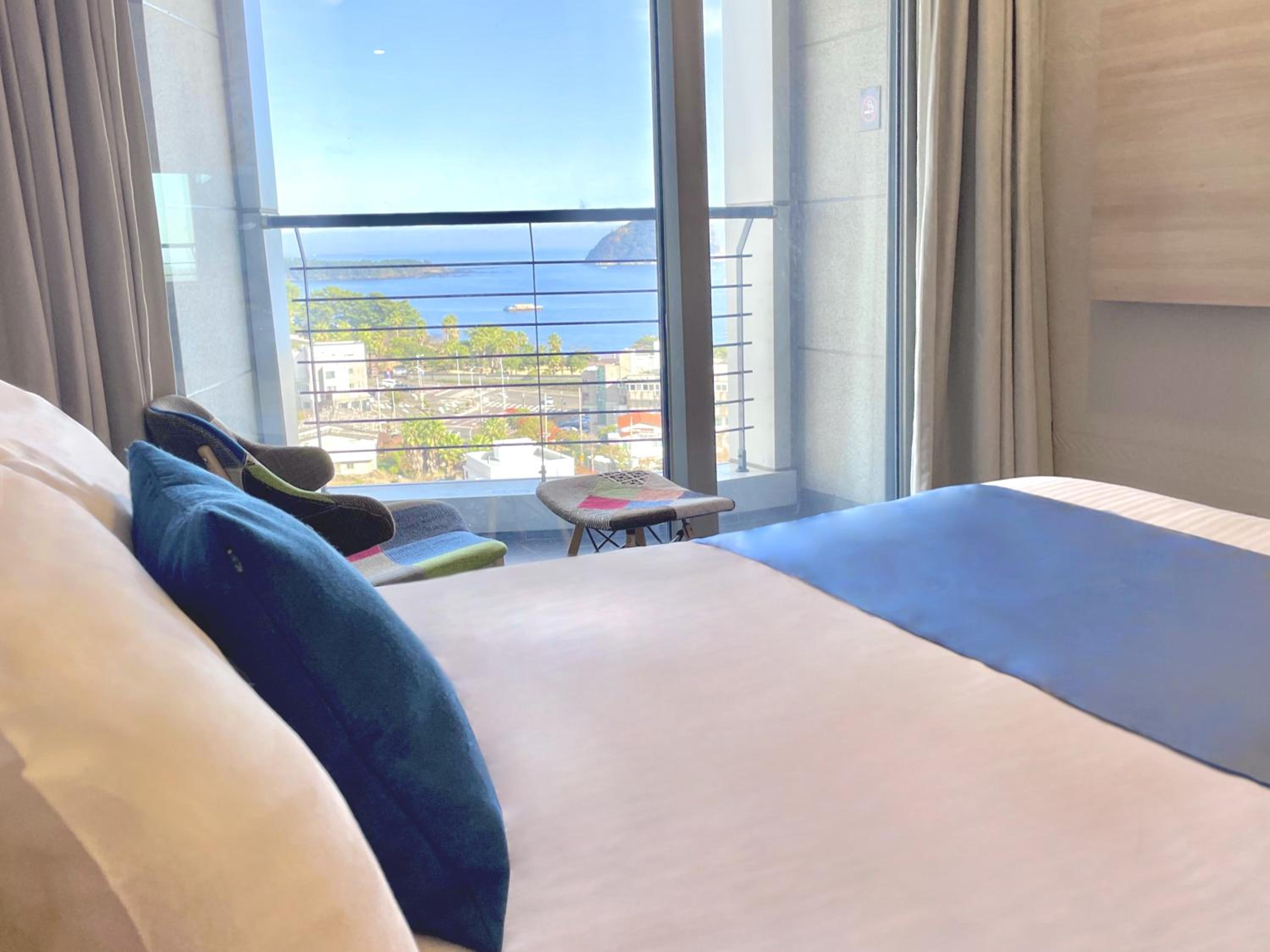 Deluxe, Double Bed, Partial Ocean View, No Parking