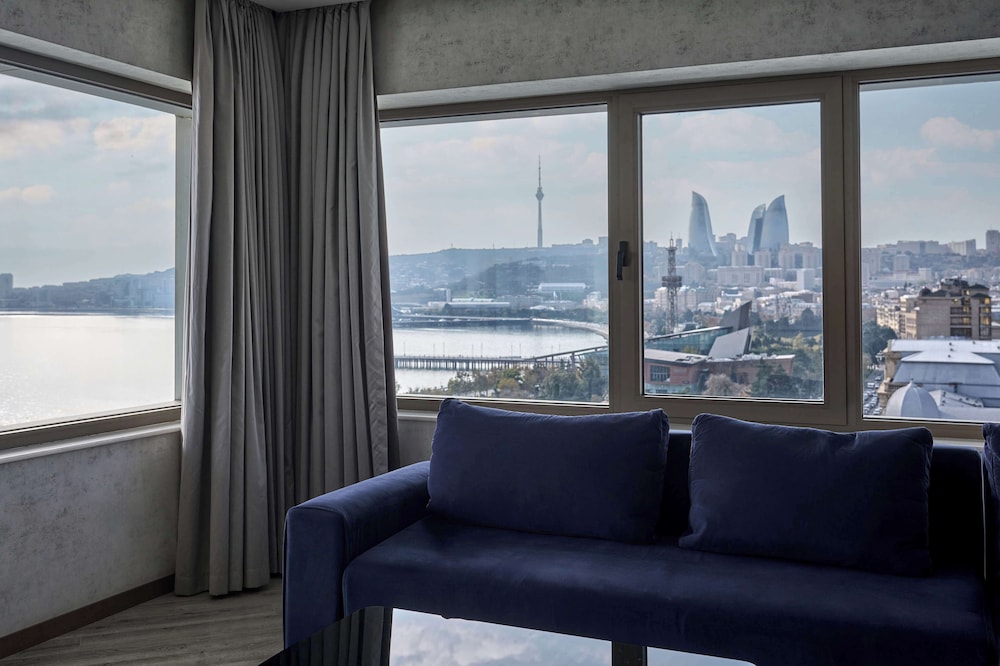Radisson hotel Baku 48/80
