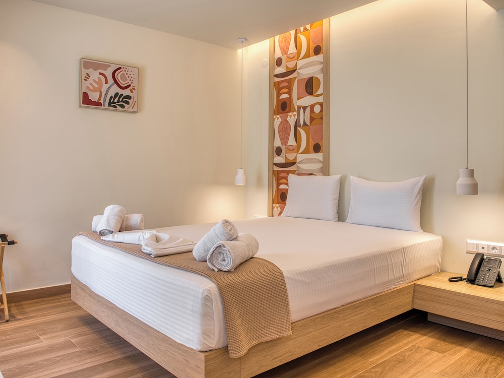 Sandy Seaside Suites 19/66