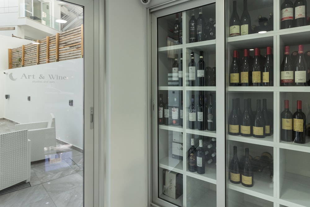 Art & Wine Studios And Apts 50/50