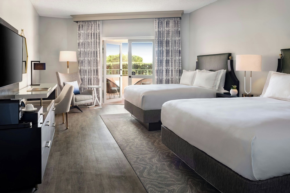Tower, Deluxe, 2 Queen Beds, Resort View, Balcony, Accessible