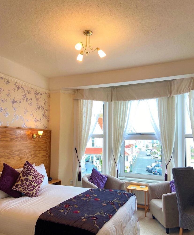 Superior, Double Bed, Sea View, Bath and Shower
