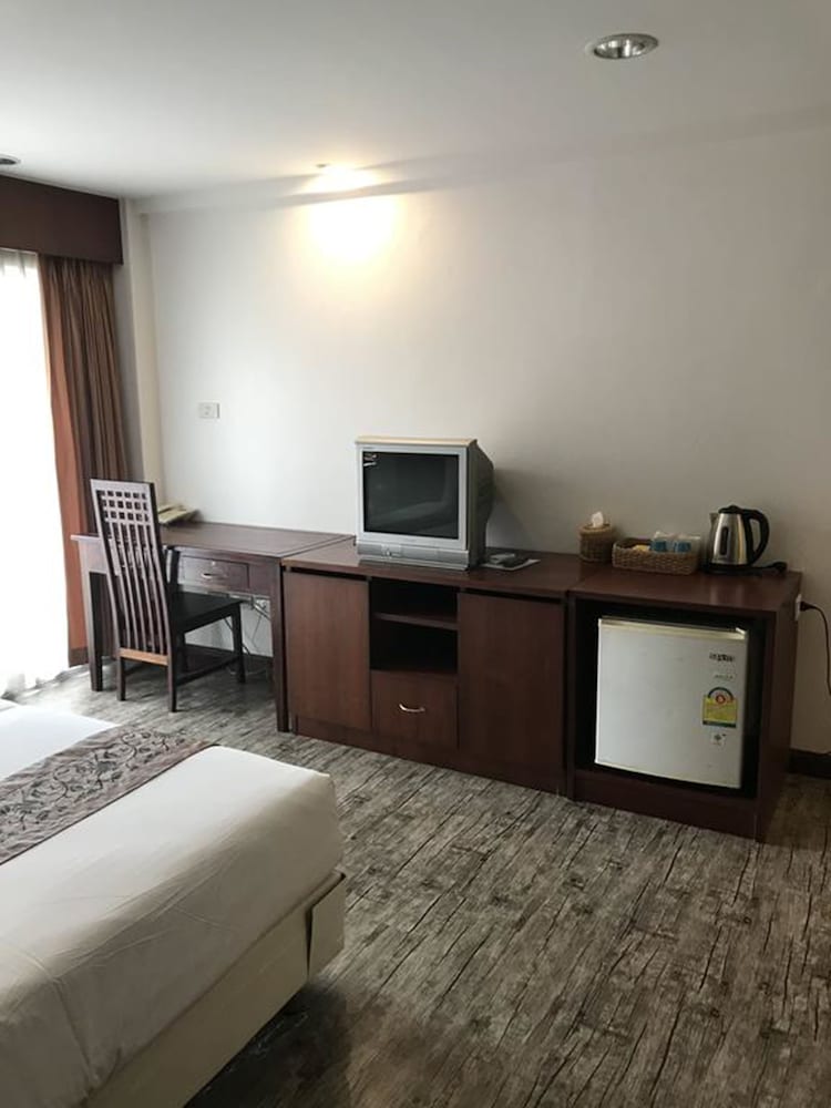 FLORAL SHIRE RESORT 33/51