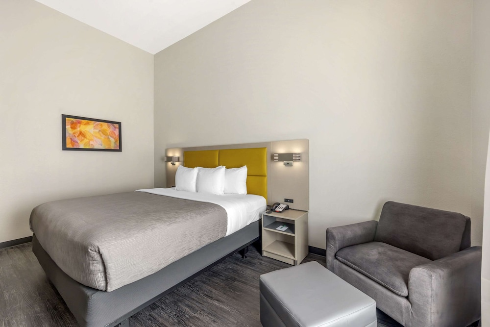 Quality Inn and Suites Joelton Nashville, TN 23/44