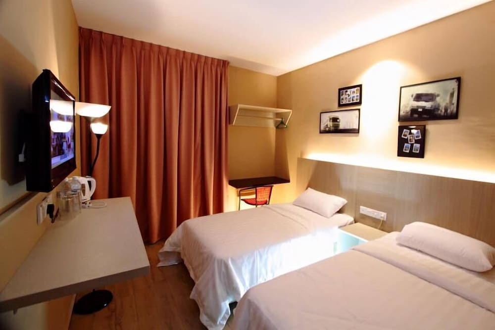 91 Street Boutique Inn 8/45