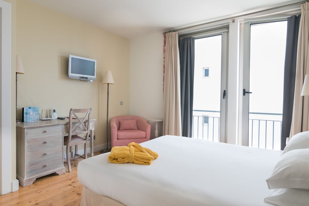 Room, Double Bed