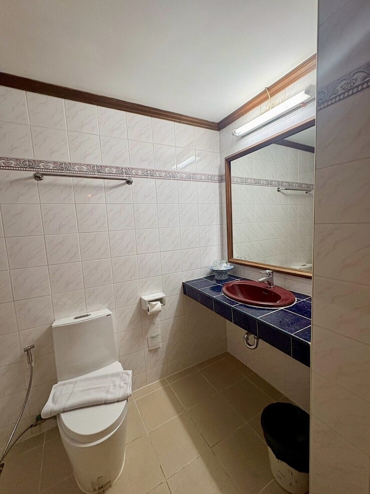 Camelot Hotel Pattaya 50/50