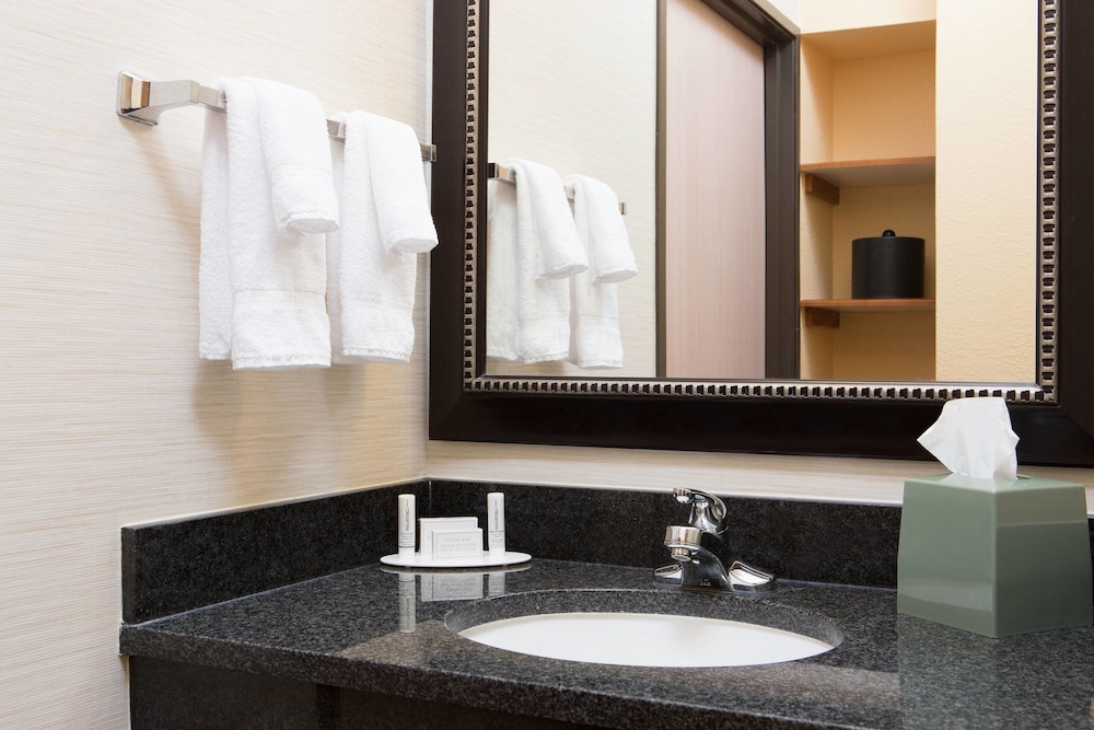 Comfort Inn & Suites Olathe - Kansas City 9/39