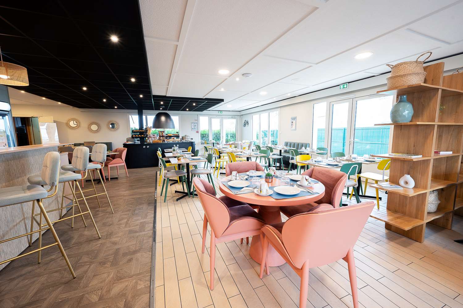 restaurant cafeteria