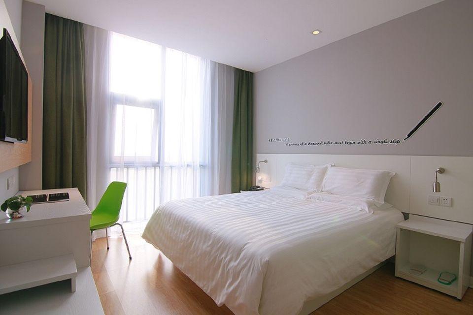 Homeinn Plus (Suzhou Fenhu Luxin Avenue) 16/39