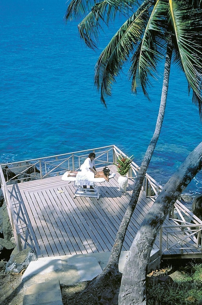Blue Haven Hotel 8/58