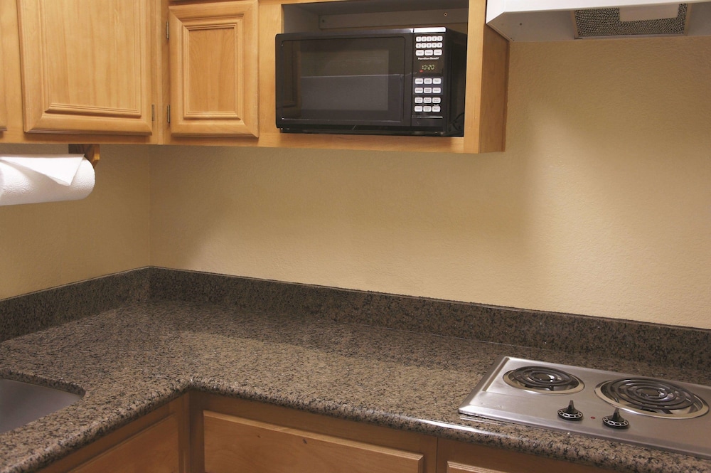 La Quinta Inn & Suites by Wyndham Las Vegas Red Rock 21/42