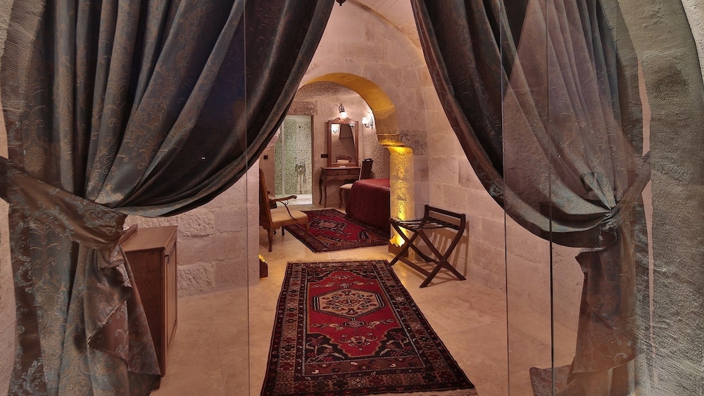 Phocas Cave Suites 34/71