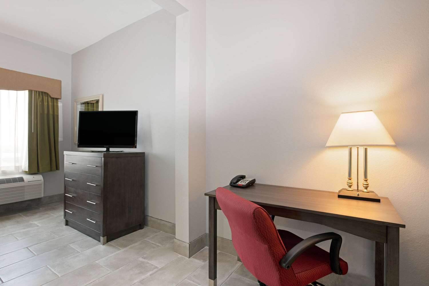La Quinta Inn & Suites by Wyndham Omaha Airport Downtown 10/25