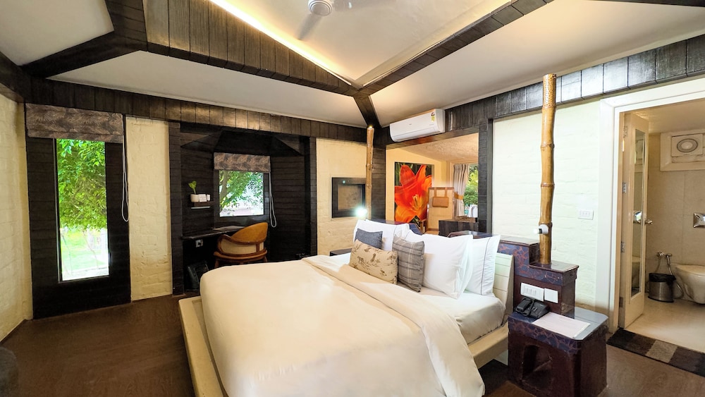SUPERIOR, COTTAGE