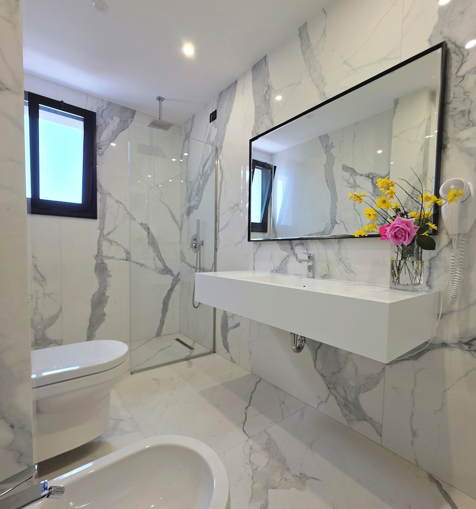 Valza Boutique Hotel 63/64