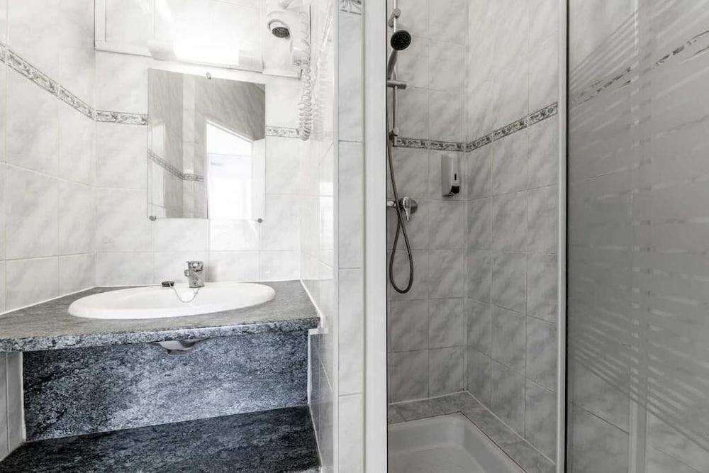 غرفة ثلاثية بثلاثة أسرّة، Comfort Hotel Alba Rouen 3/3