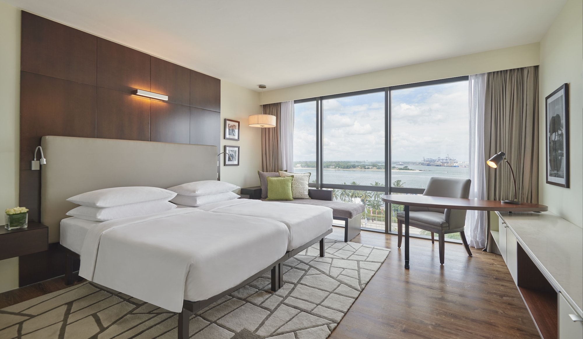 1 King Bed Sea View