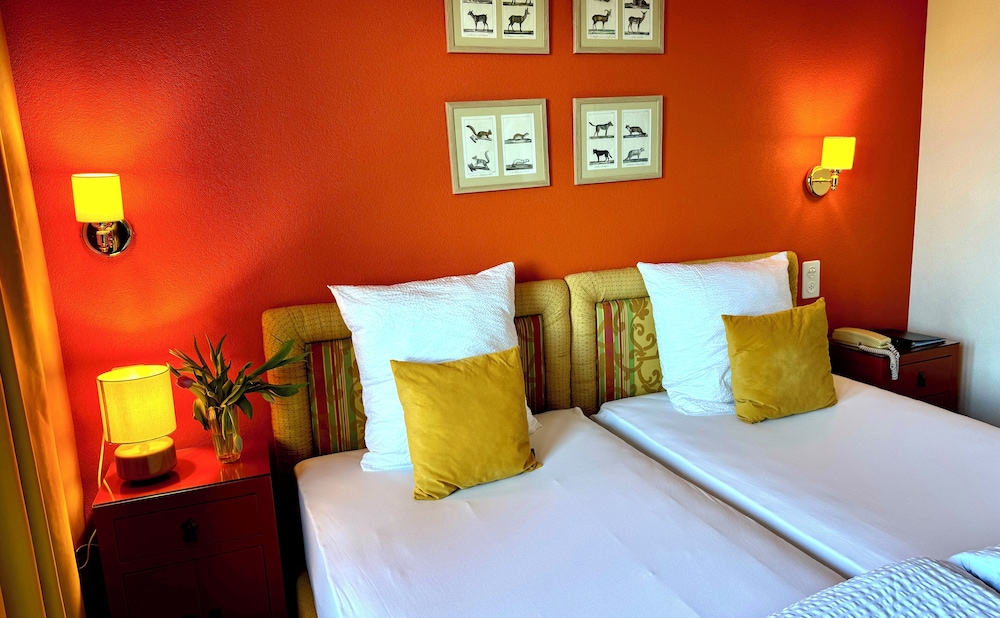 De La Foret Hotel 20/66