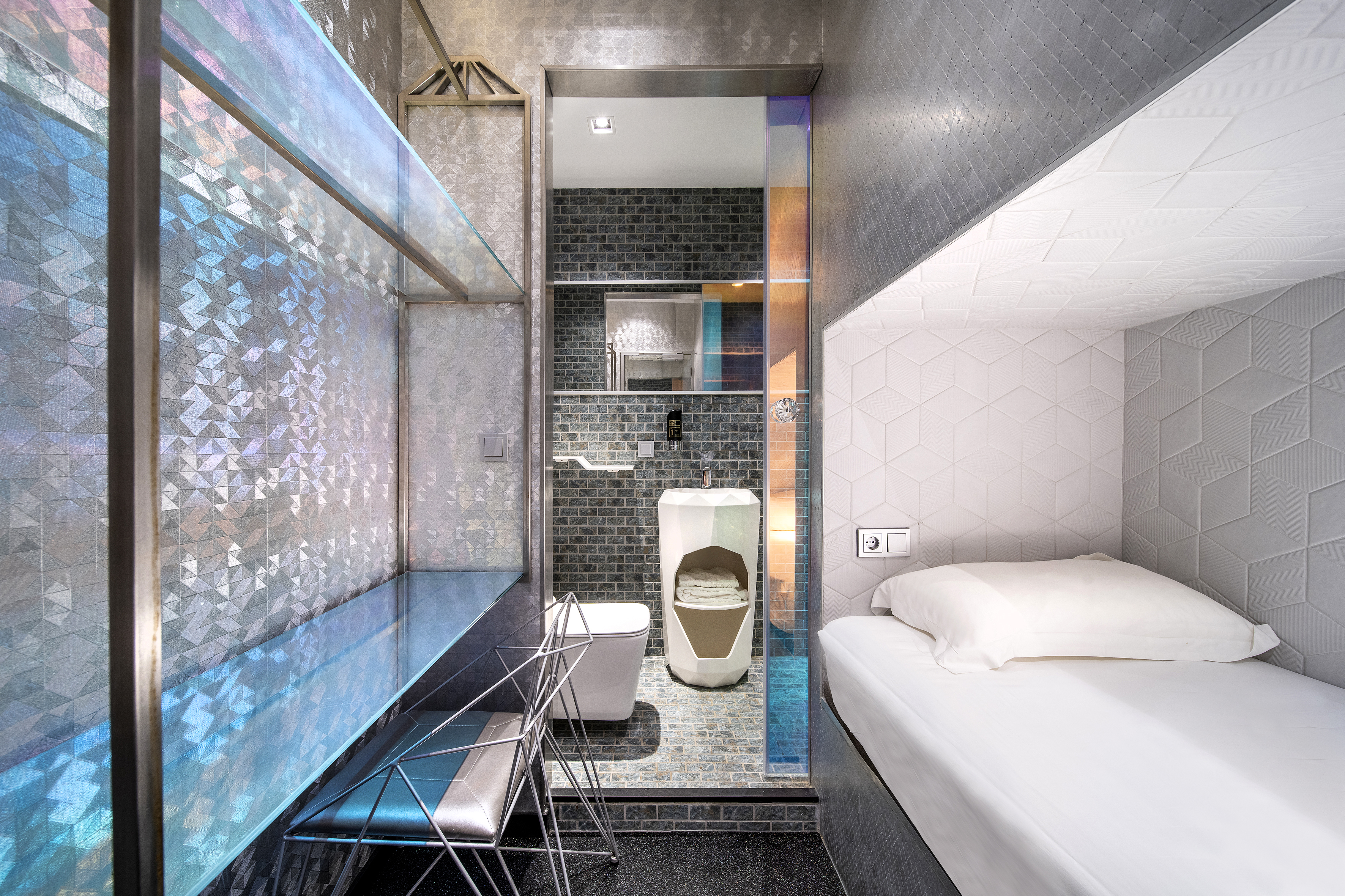 Diamond Capsule Hotel Amsterdam South 13/32