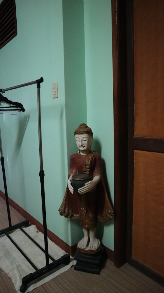Lolo Oyong Pension House 17/39