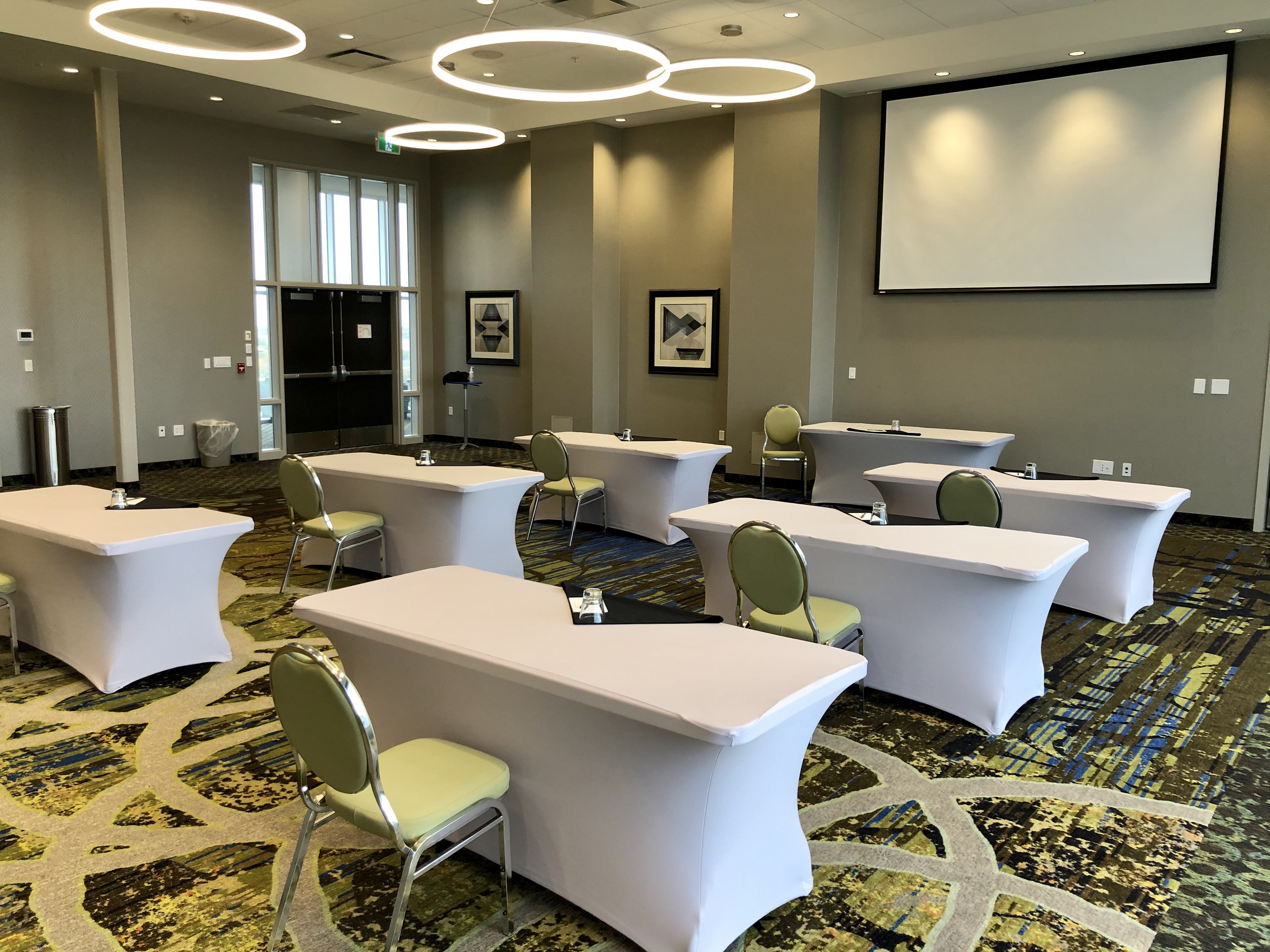 Holiday Inn Express Suites Saskatoon East University 63/78