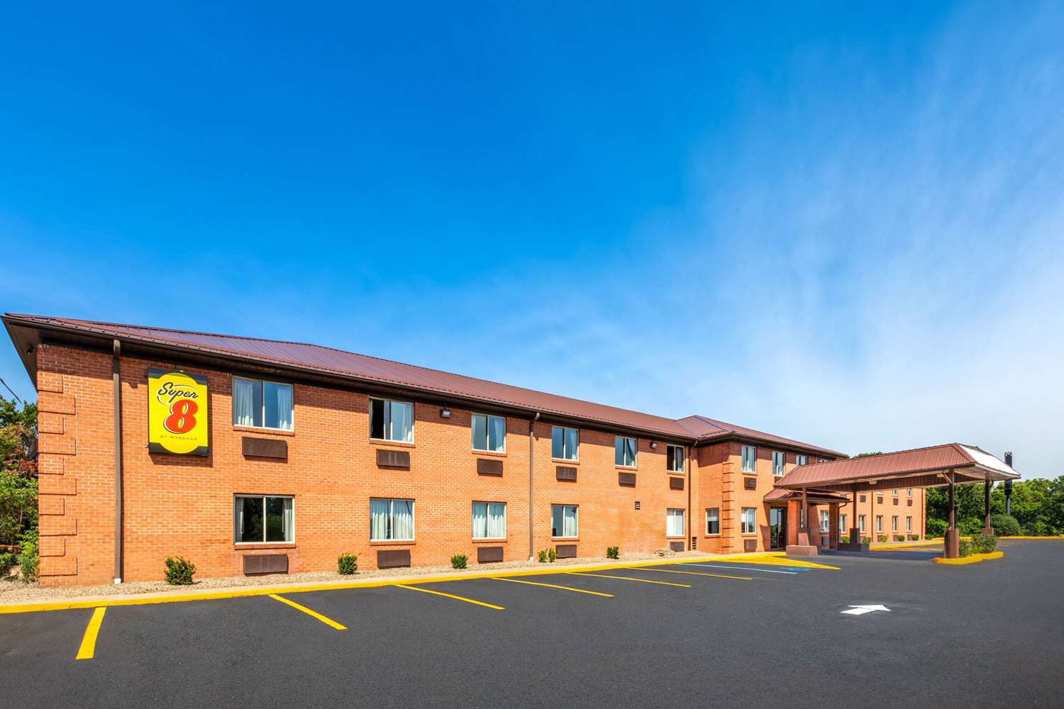 Super 8 By Wyndham Fairmont, WV 3/28
