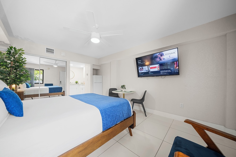 Standard, Queen Bed