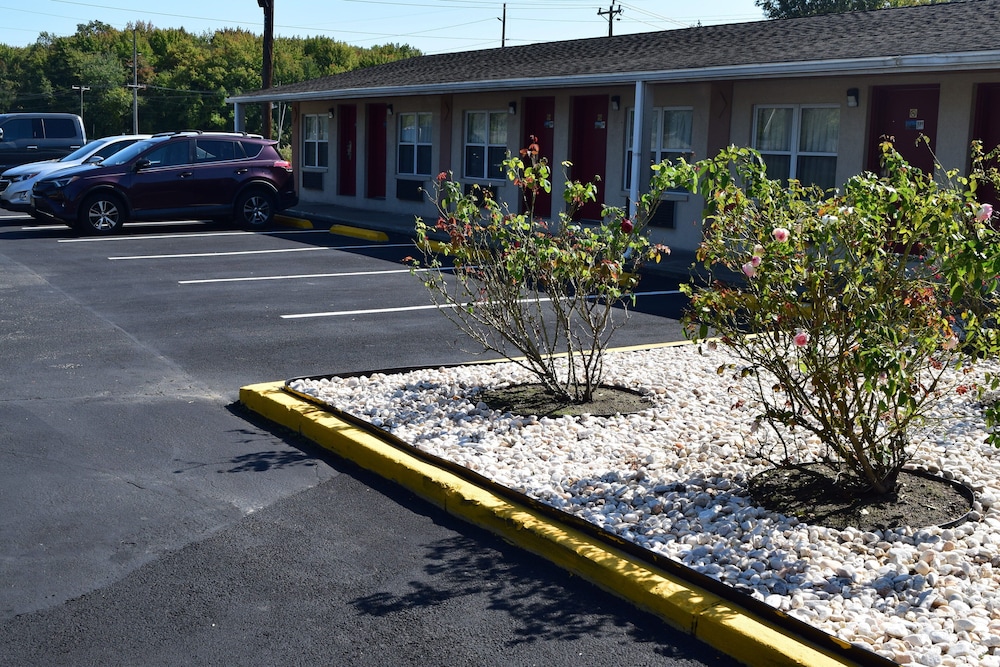 White Oaks Motel Pennsville Carneys Point 34/41