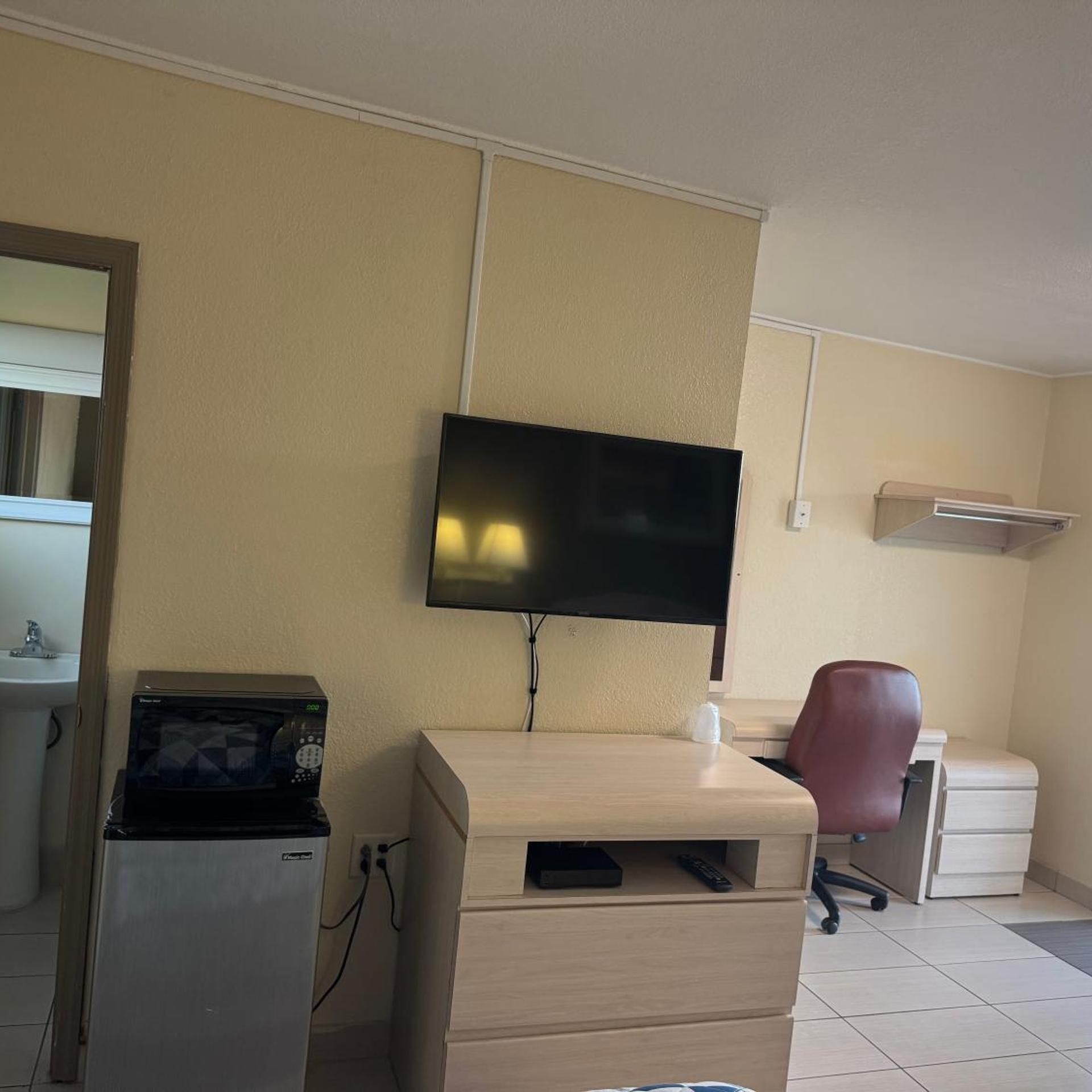 American Inn 3/6