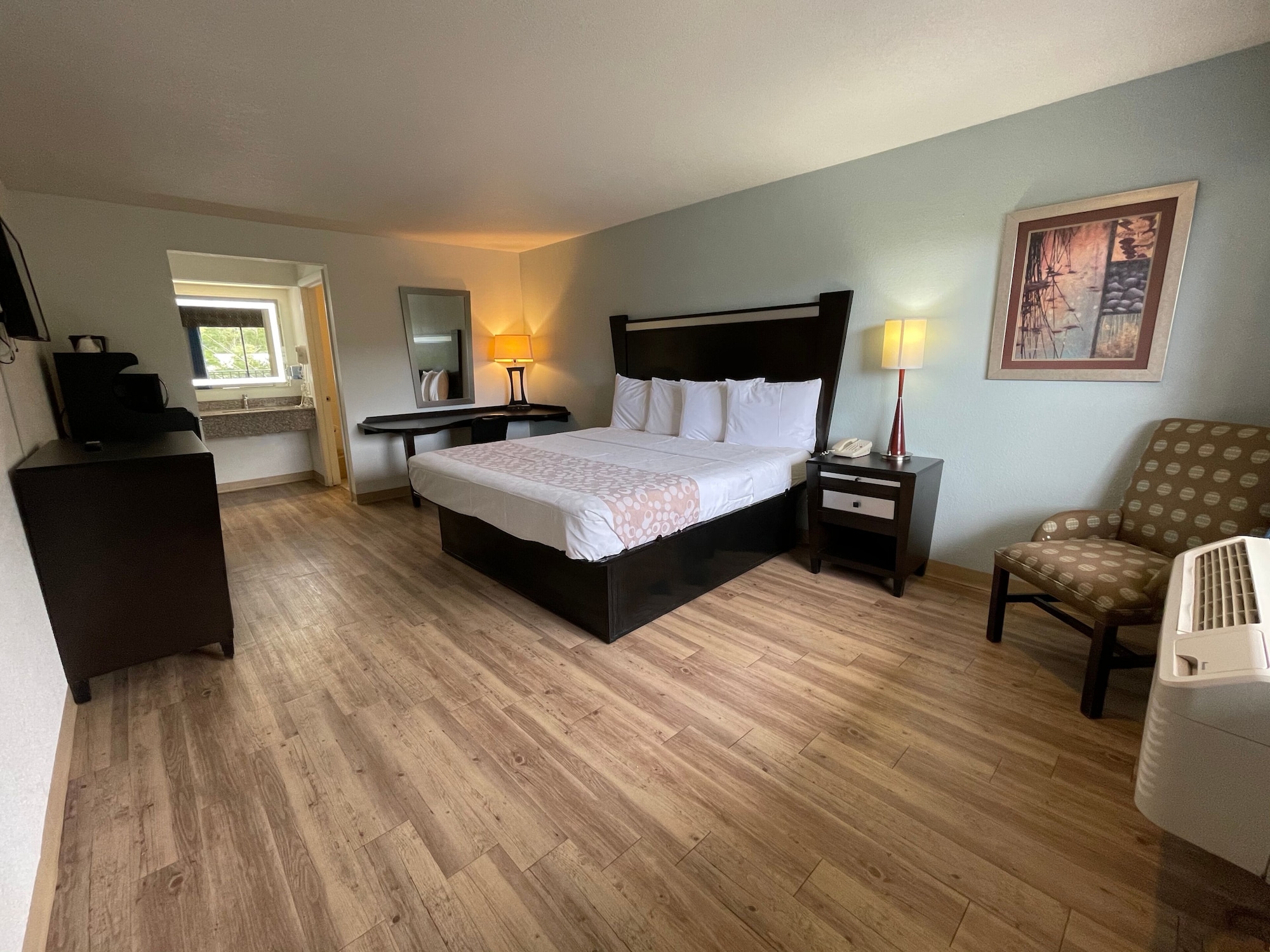 ROOM, KING BED