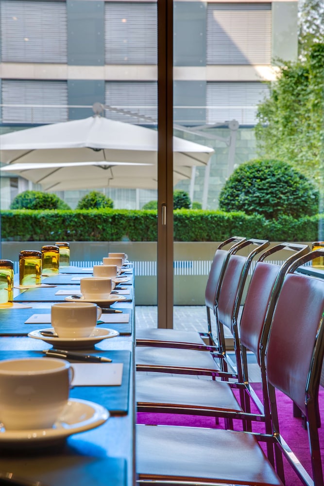Radisson Blu Media Harbour Hotel Dusseldorf 64/68