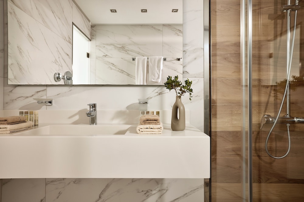 Selana Suites 5/50