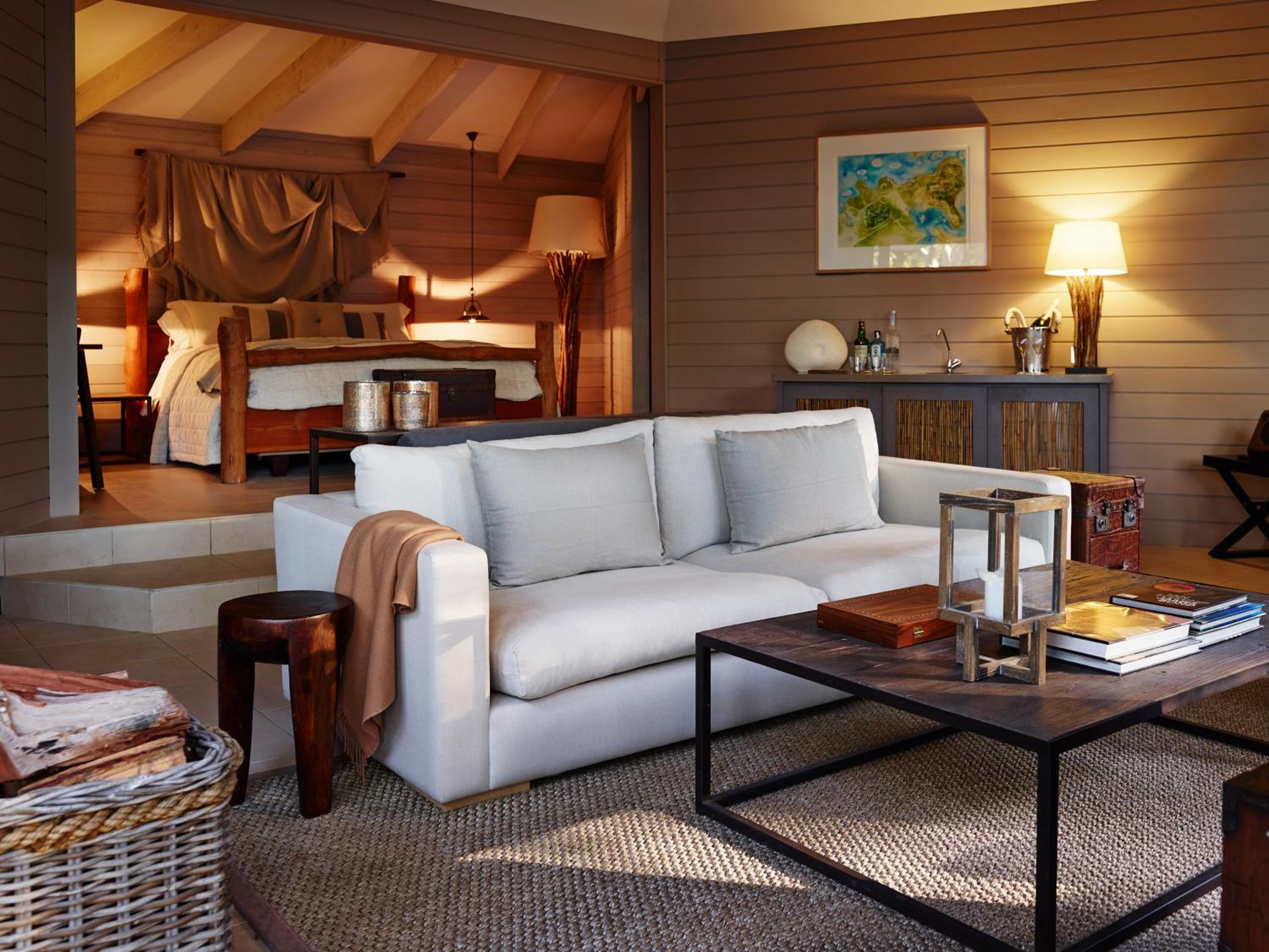 Pretty Beach House 17/28
