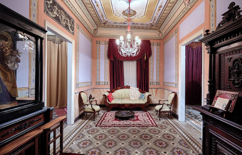 Cleopatra Hotel 39/63