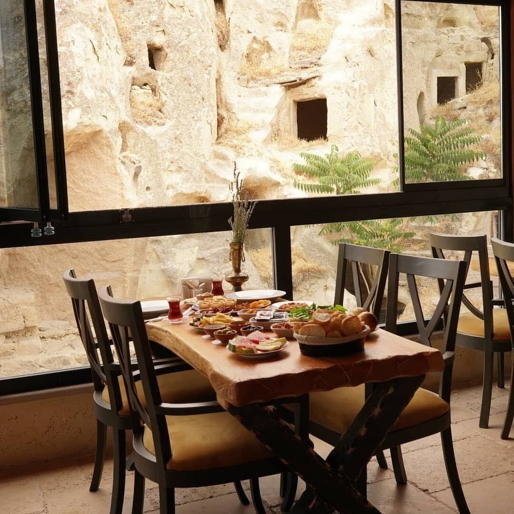 Pome Granate Cave Hotel 14/20